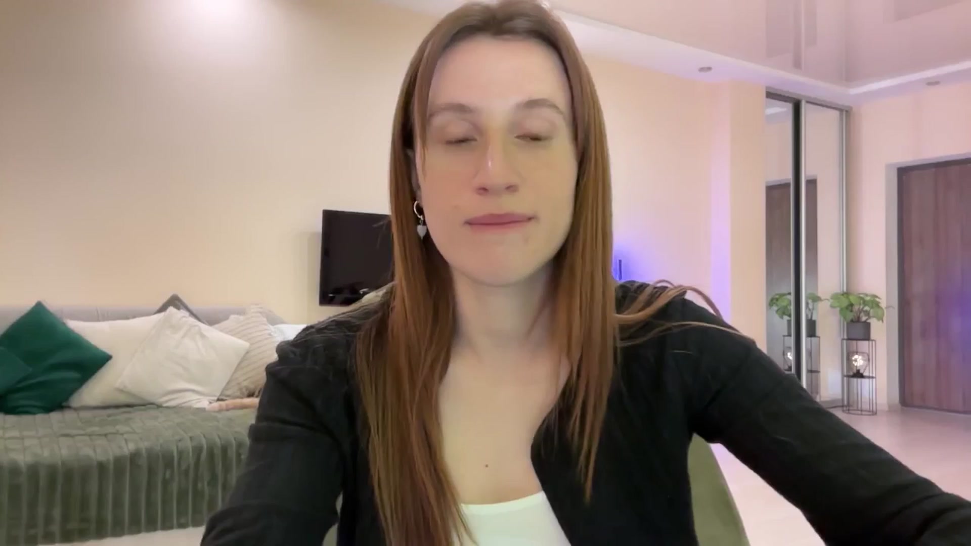 Gallery image thumbnail from LovelyBvnny's myfreecams stream on, 03/29/2024, 20:27 image 13 of 20