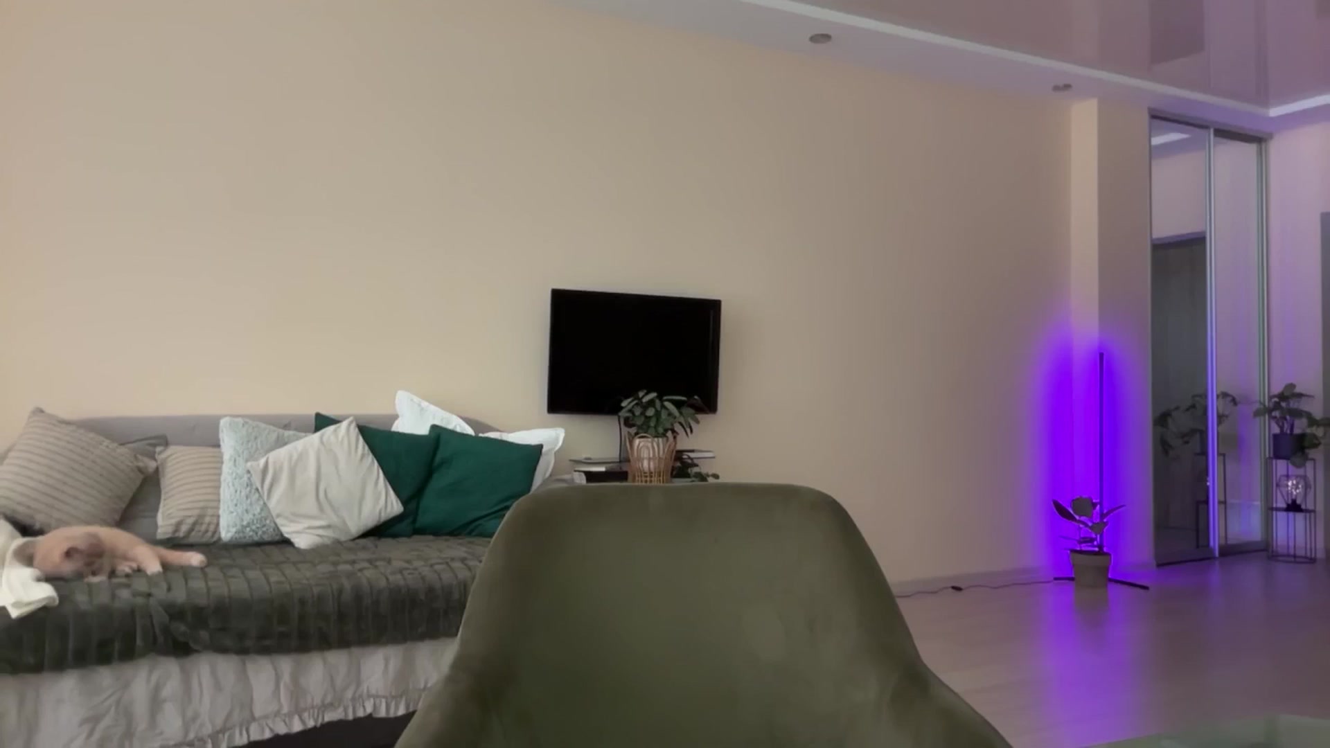 Gallery image thumbnail from LovelyBvnny's myfreecams stream on, 04/25/2024, 08:04 image 1 of 20