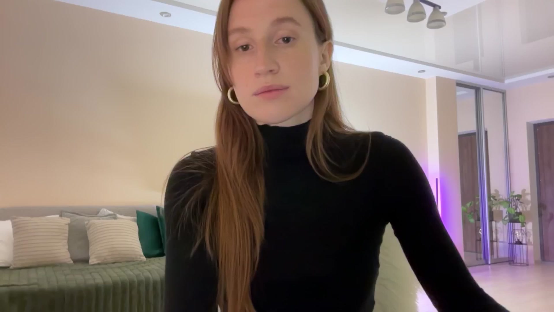 Gallery image thumbnail from LovelyBvnny's myfreecams stream on, 04/27/2024, 18:12 image 6 of 20