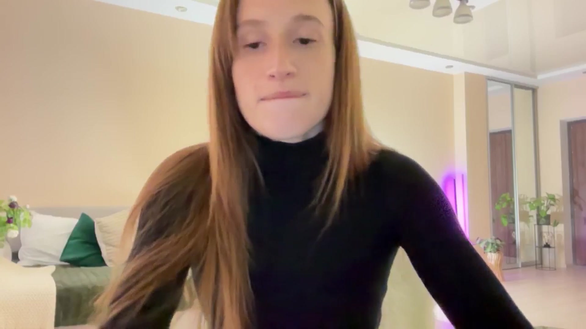Gallery image thumbnail from LovelyBvnny's myfreecams stream on, 05/13/2024, 19:14 image 6 of 20