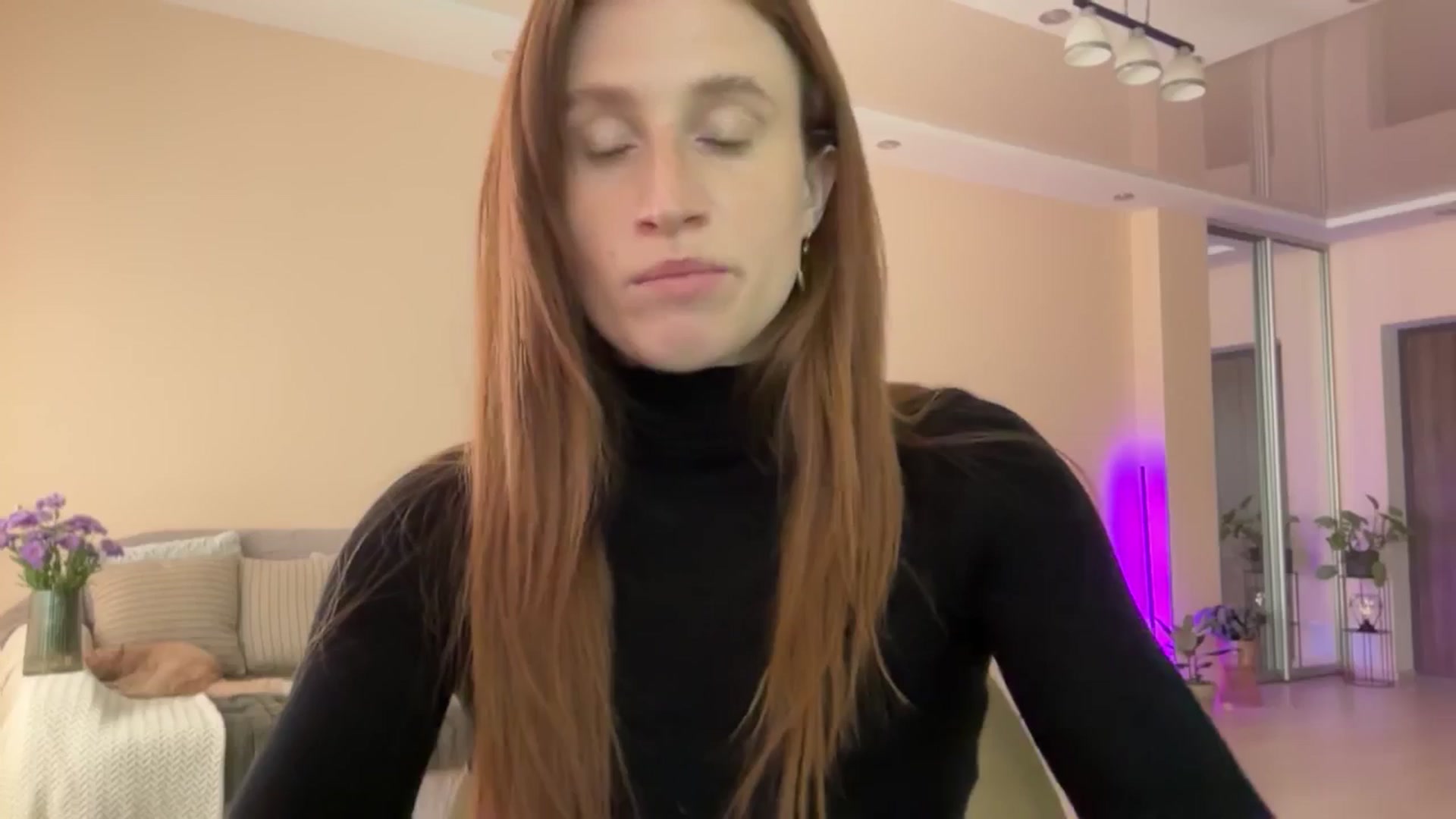 Gallery image thumbnail from LovelyBvnny's myfreecams stream on, 06/02/2024, 07:52 image 12 of 20