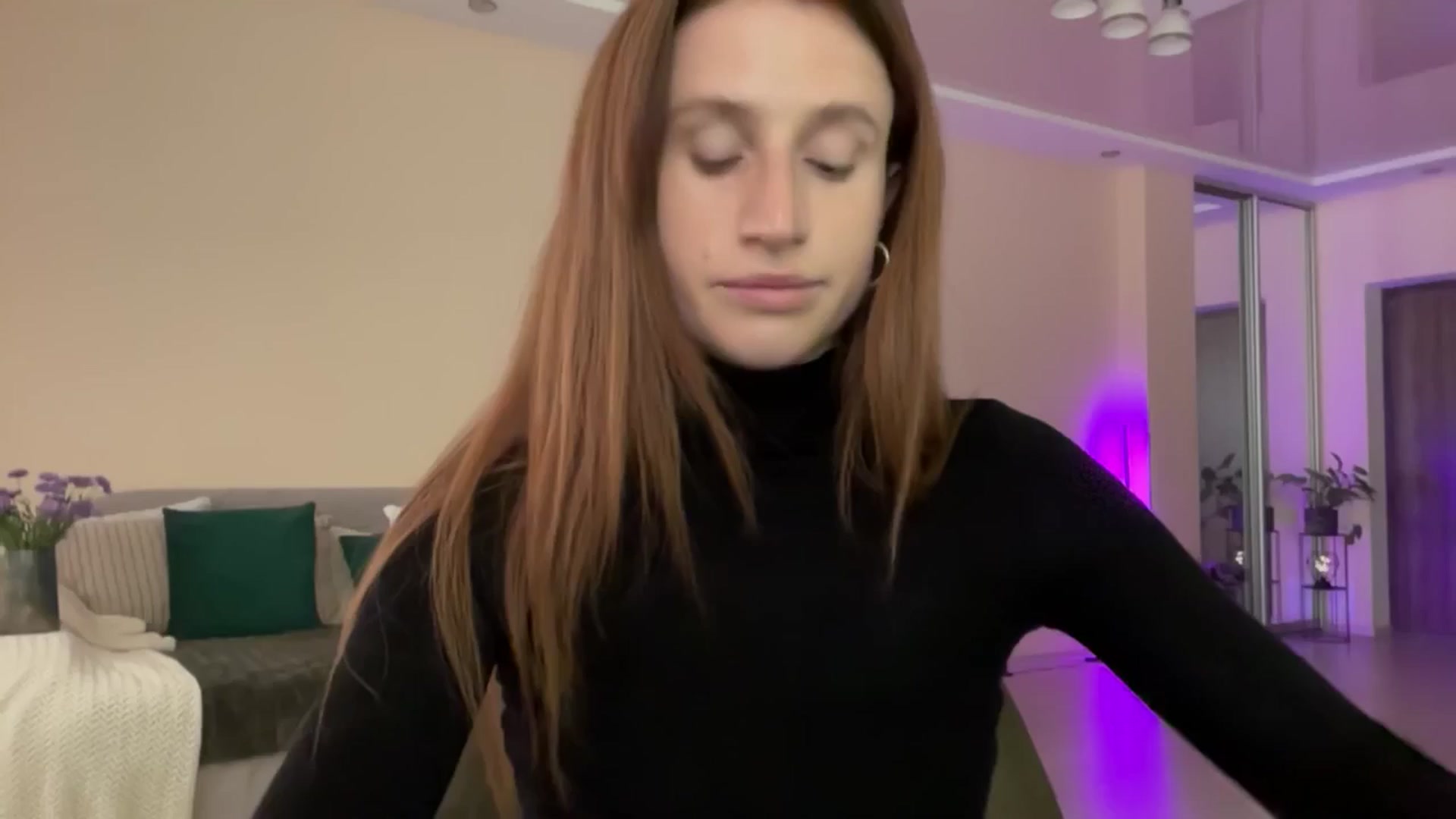 Gallery image thumbnail from LovelyBvnny's myfreecams stream on, 06/02/2024, 15:36 image 10 of 20