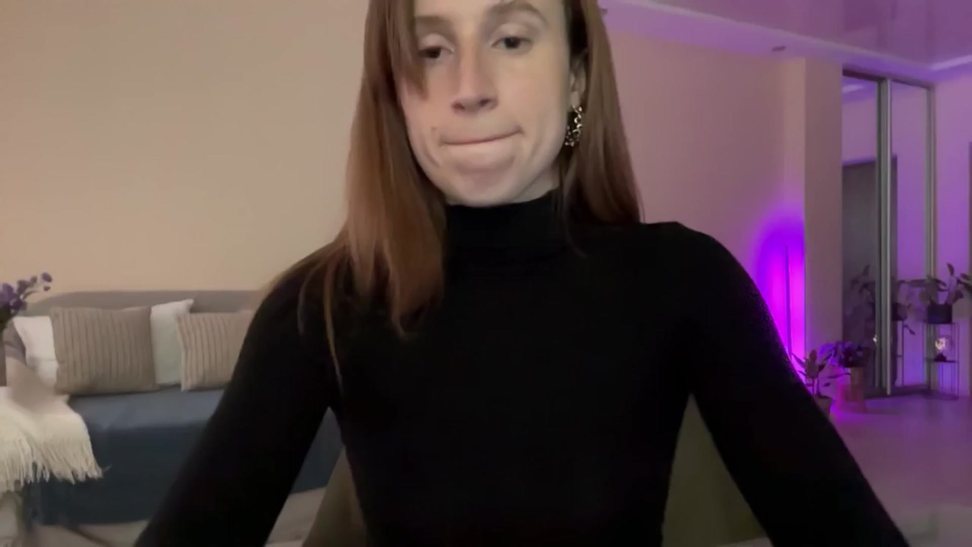 Gallery image thumbnail from LovelyBvnny's myfreecams stream on, 06/03/2024, 17:06 image 15 of 20