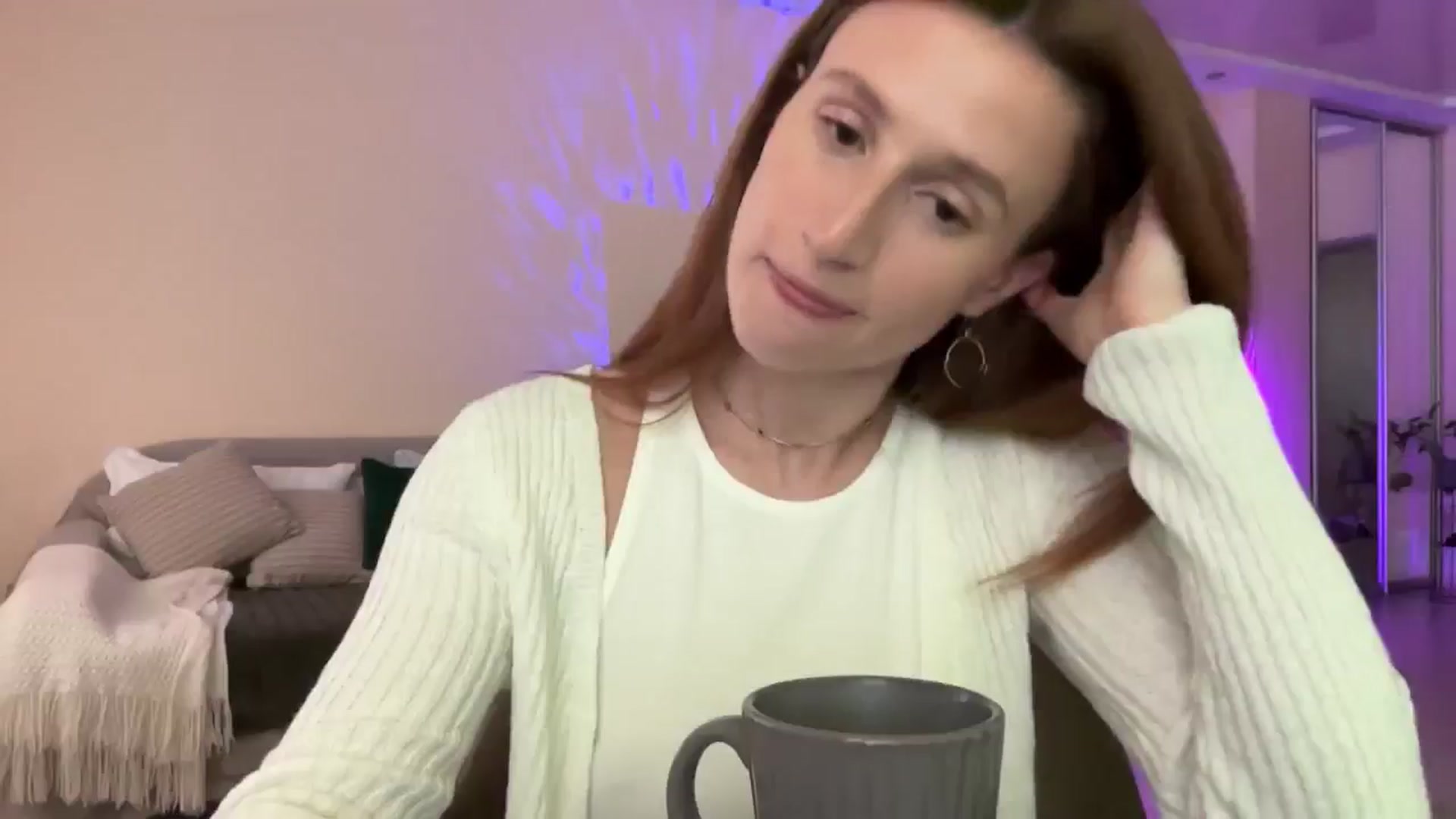 Gallery image thumbnail from LovelyBvnny's myfreecams stream on, 06/22/2024, 14:39 image 19 of 20