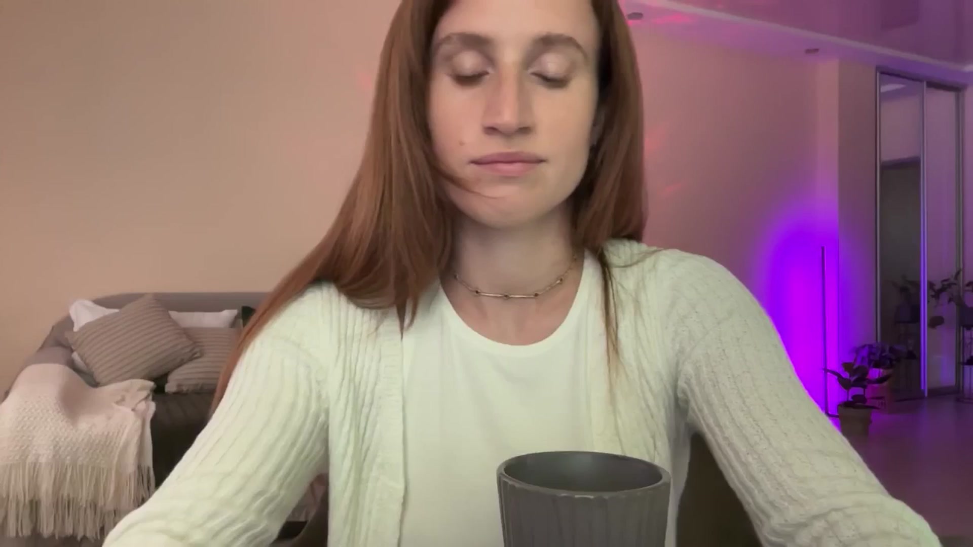 Gallery image thumbnail from LovelyBvnny's myfreecams stream on, 06/22/2024, 14:39 image 16 of 20