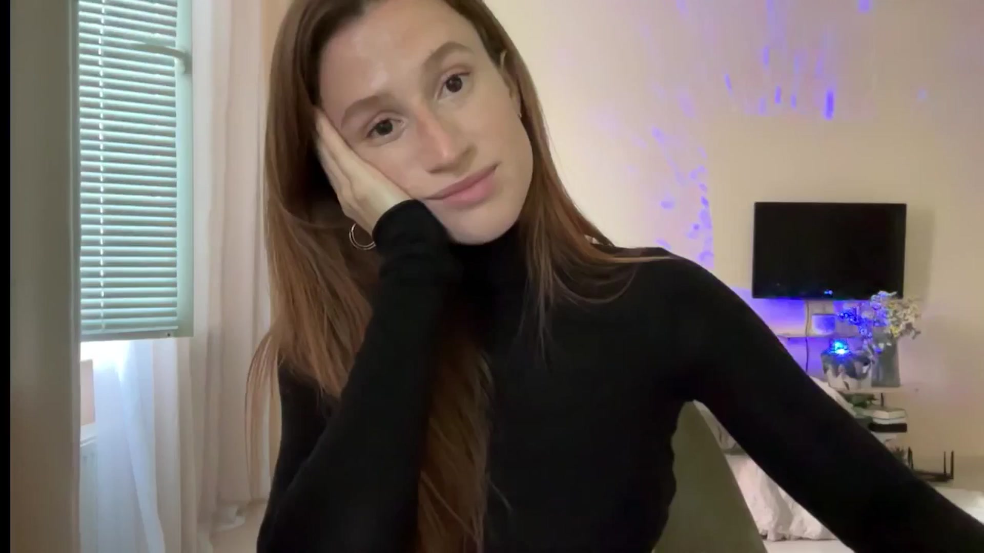 Gallery image thumbnail from LovelyBvnny's myfreecams stream on, 08/09/2024, 17:06 image 15 of 20