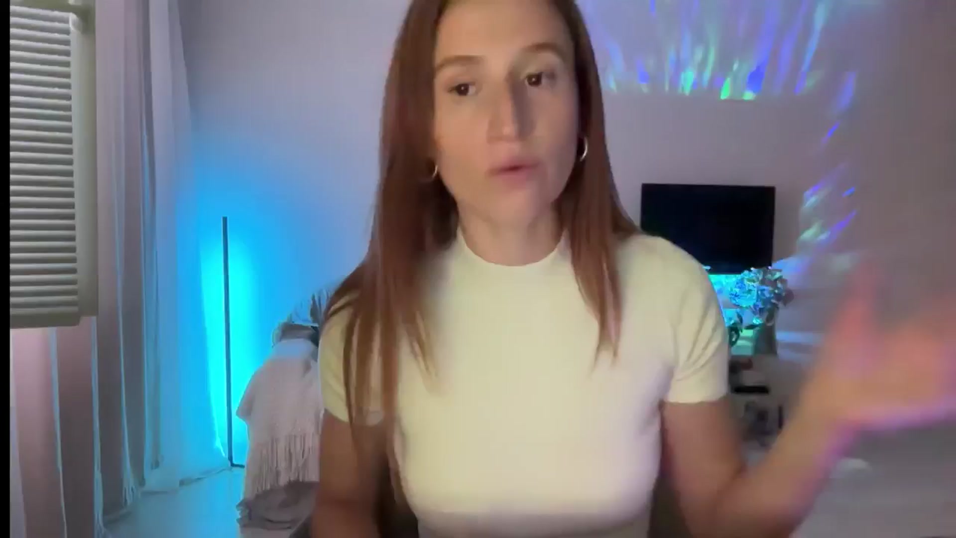 Gallery image thumbnail from LovelyBvnny's myfreecams stream on, 08/27/2024, 15:39 image 17 of 20