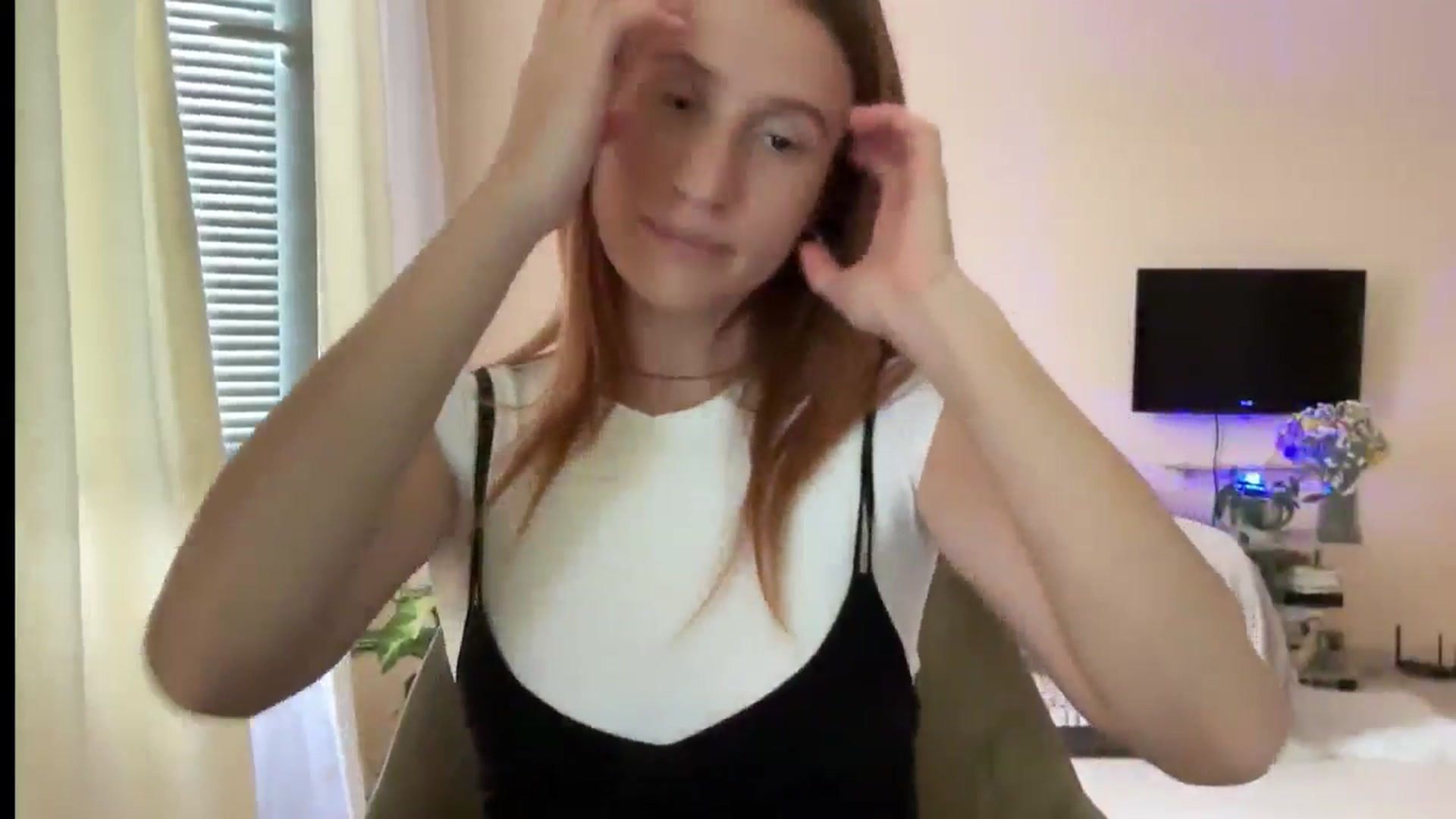 Gallery image thumbnail from LovelyBvnny's myfreecams stream on, 08/29/2024, 13:14 image 17 of 20