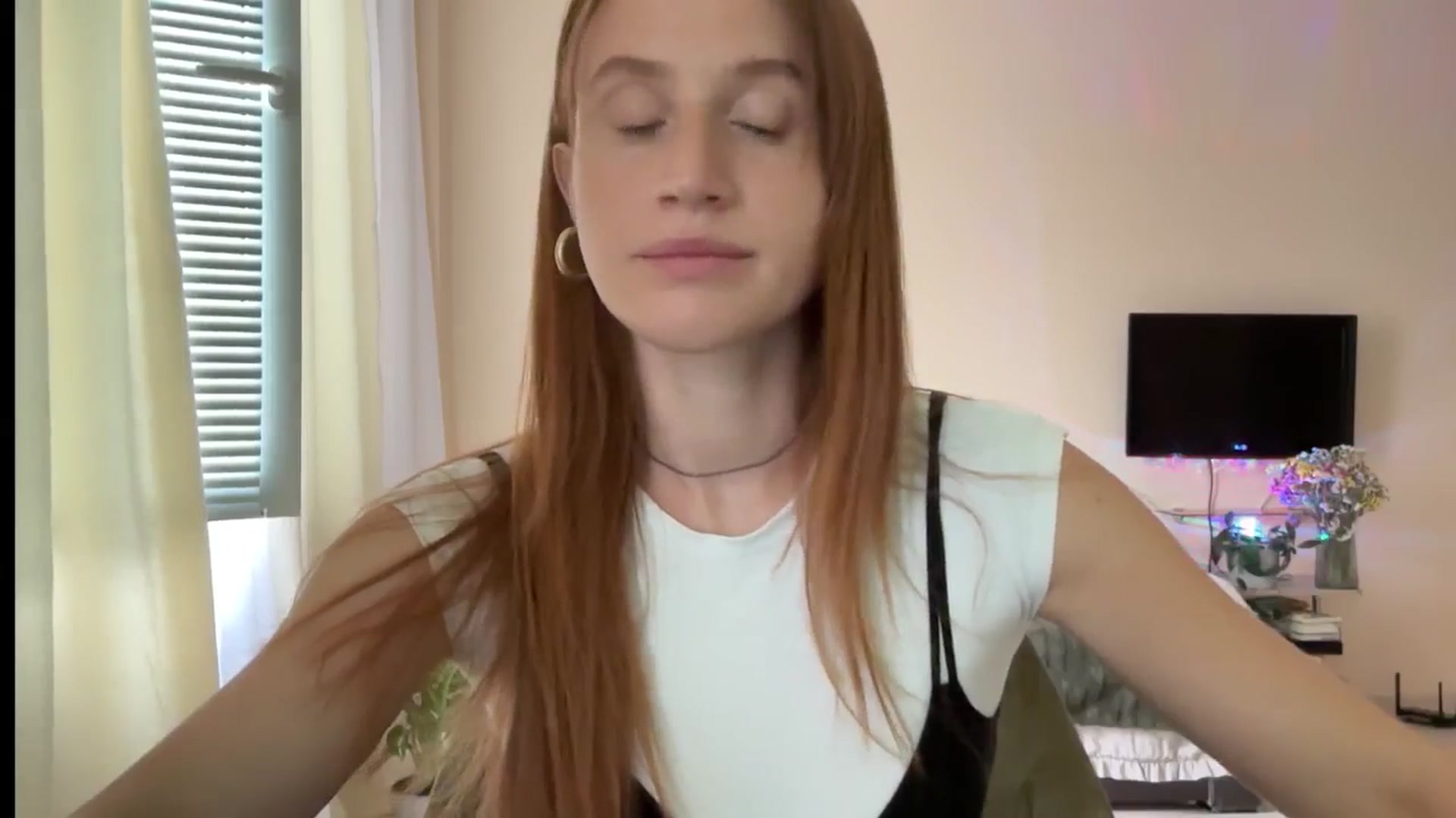 Gallery image thumbnail from LovelyBvnny's myfreecams stream on, 08/29/2024, 13:14 image 10 of 20