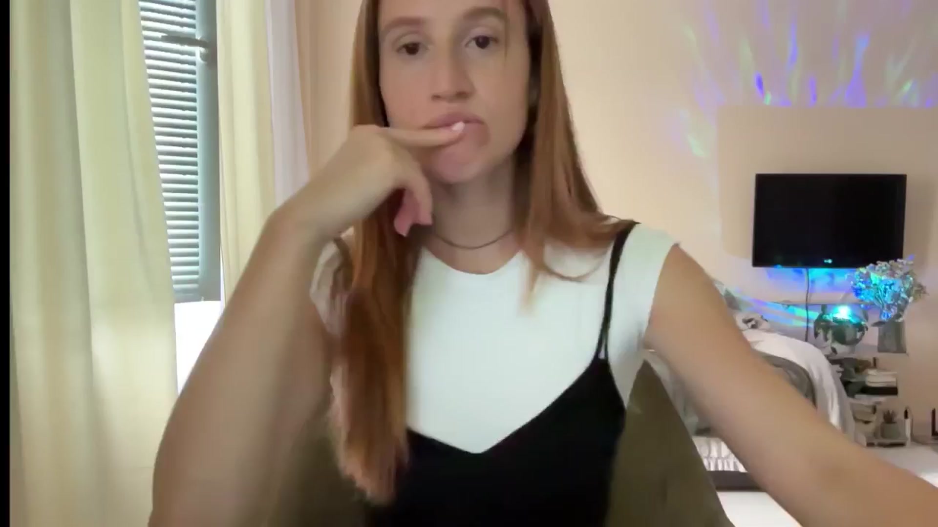 Gallery image thumbnail from LovelyBvnny's myfreecams stream on, 08/29/2024, 13:43 image 10 of 20