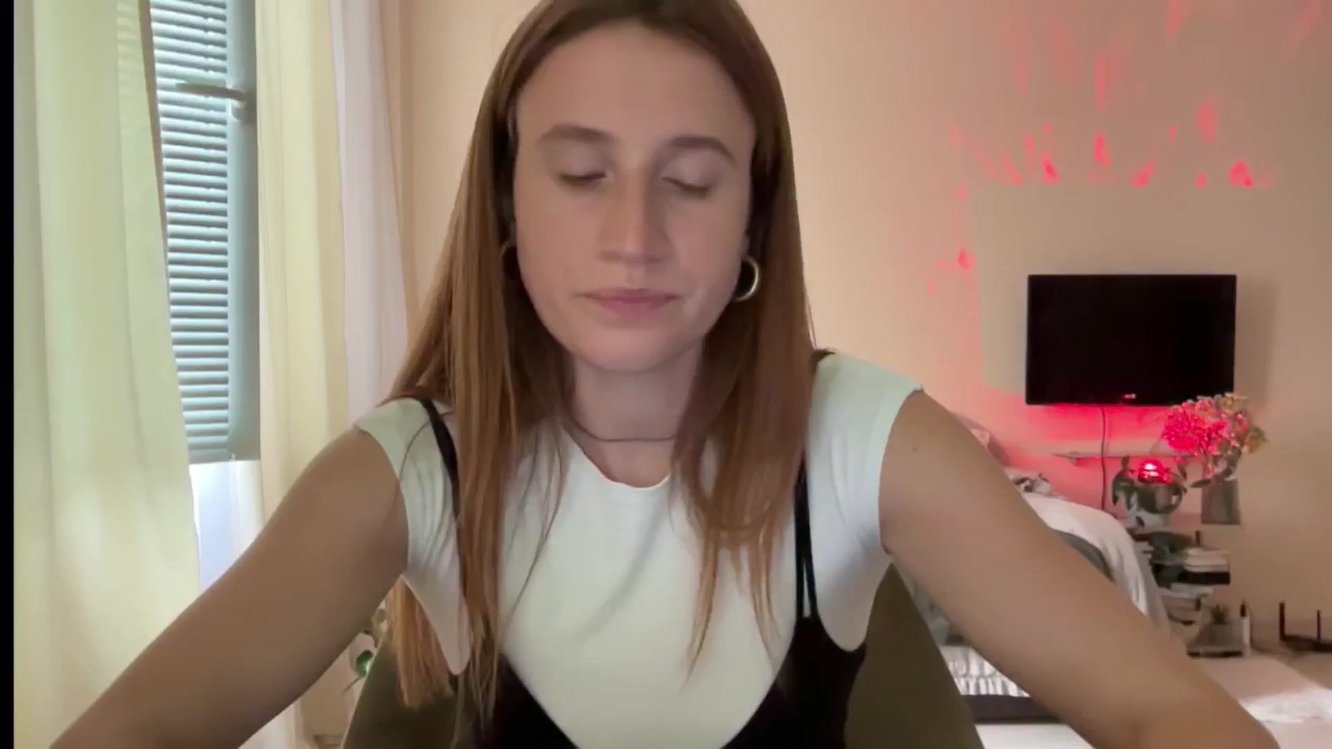 Gallery image thumbnail from LovelyBvnny's myfreecams stream on, 08/29/2024, 15:44 image 15 of 20