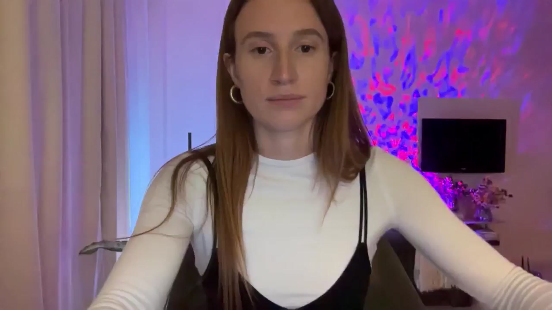 Gallery image thumbnail from LovelyBvnny's myfreecams stream on, 10/19/2024, 17:01 image 6 of 20