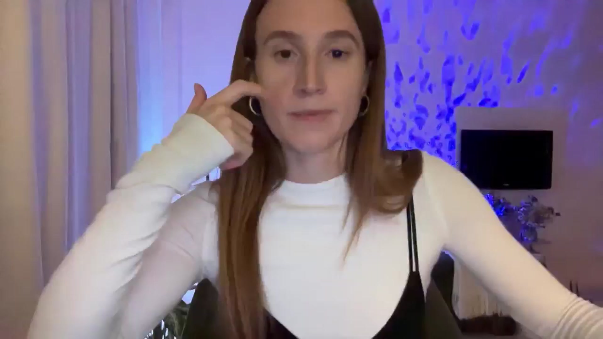 Gallery image thumbnail from LovelyBvnny's myfreecams stream on, 10/19/2024, 17:01 image 7 of 20