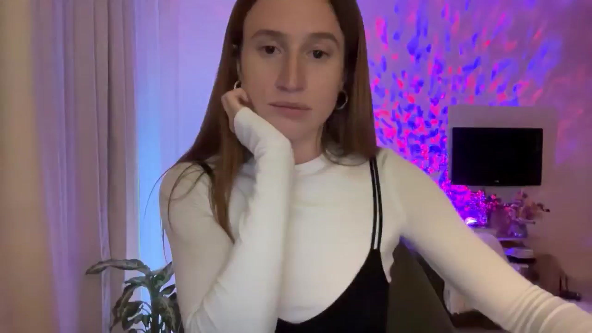 Gallery image thumbnail from LovelyBvnny's myfreecams stream on, 10/19/2024, 17:01 image 3 of 20
