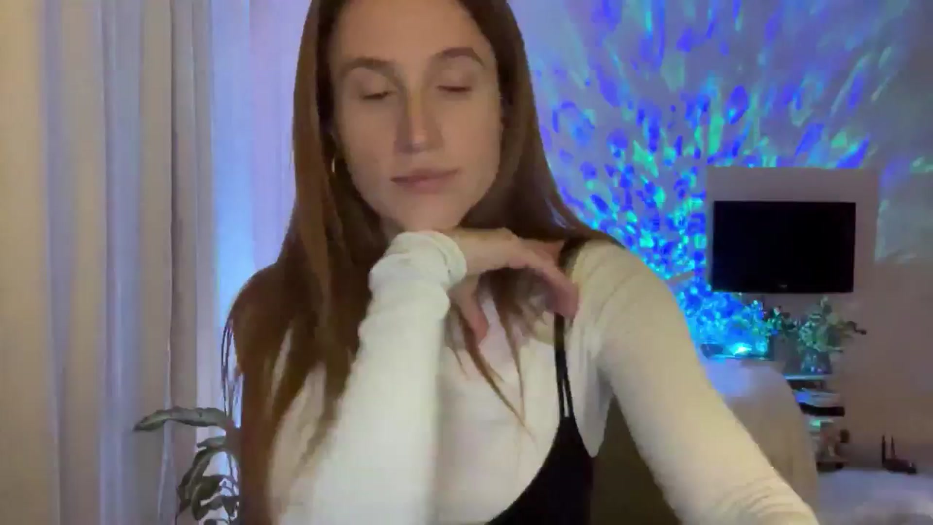 Gallery image thumbnail from LovelyBvnny's myfreecams stream on, 10/19/2024, 17:01 image 15 of 20