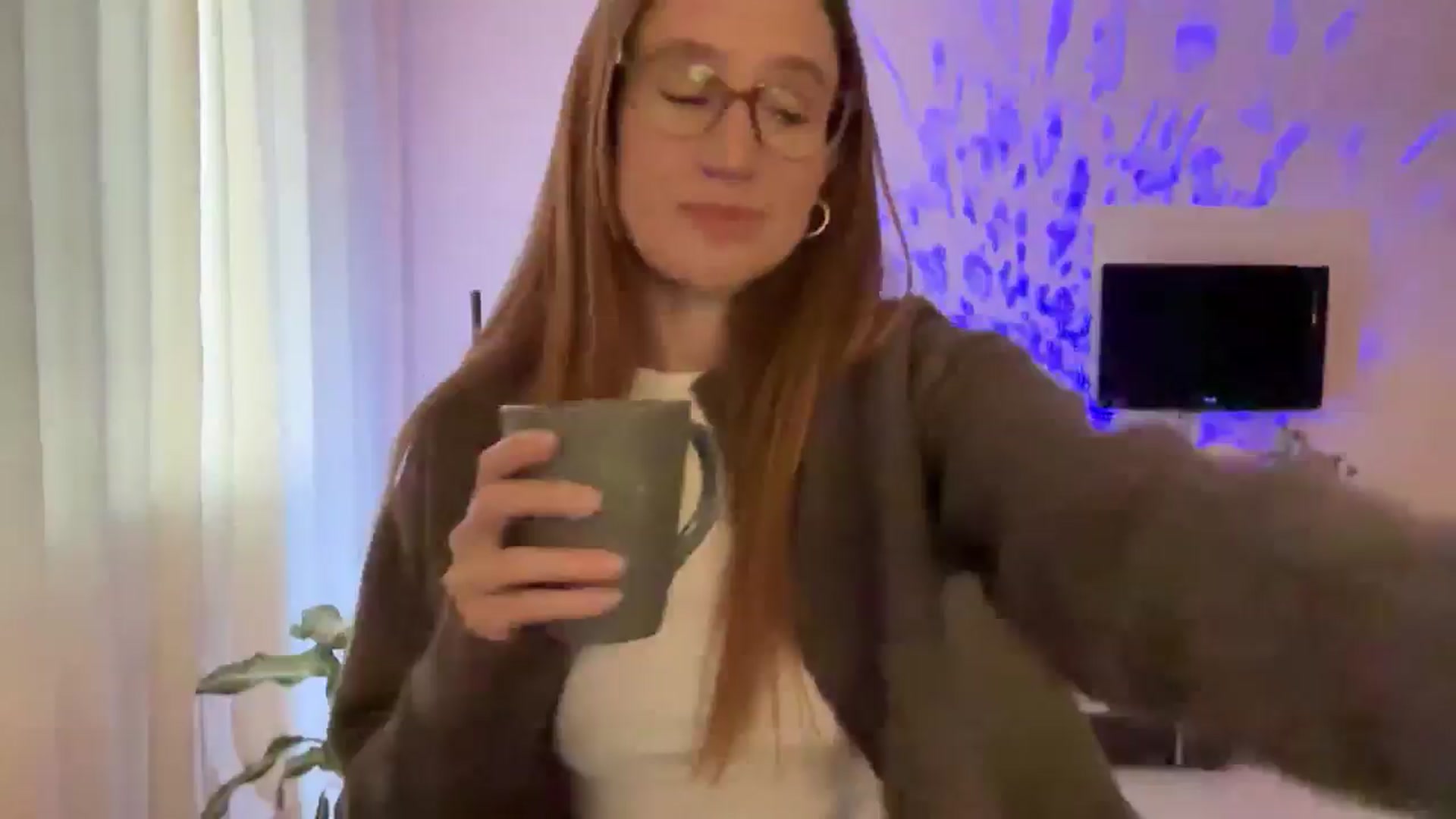 Gallery image thumbnail from LovelyBvnny's myfreecams stream on, 10/23/2024, 15:47 image 7 of 20