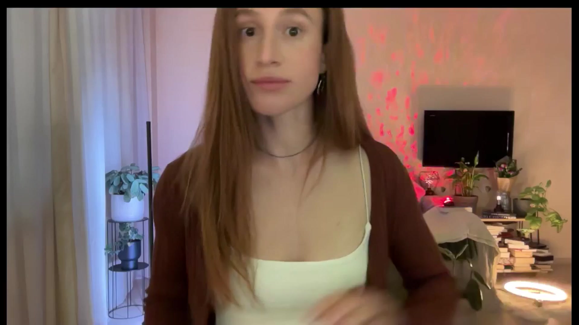 Gallery image thumbnail from LovelyBvnny's myfreecams stream on, 04/06/2025, 16:45 image 17 of 20