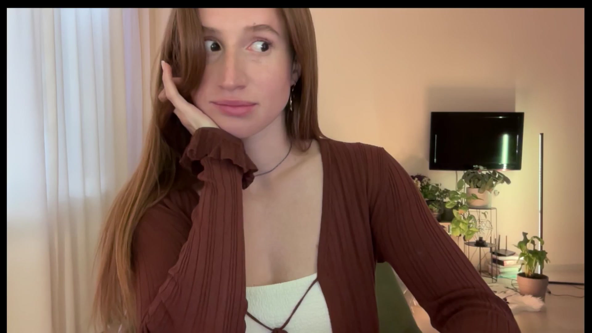 Gallery image thumbnail from LovelyBvnny's myfreecams stream on, 05/05/2025, 16:50 image 12 of 20