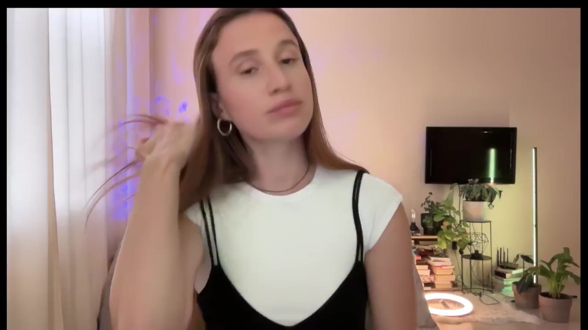 Gallery image thumbnail from LovelyBvnny's myfreecams stream on, 05/14/2025, 17:03 image 3 of 20