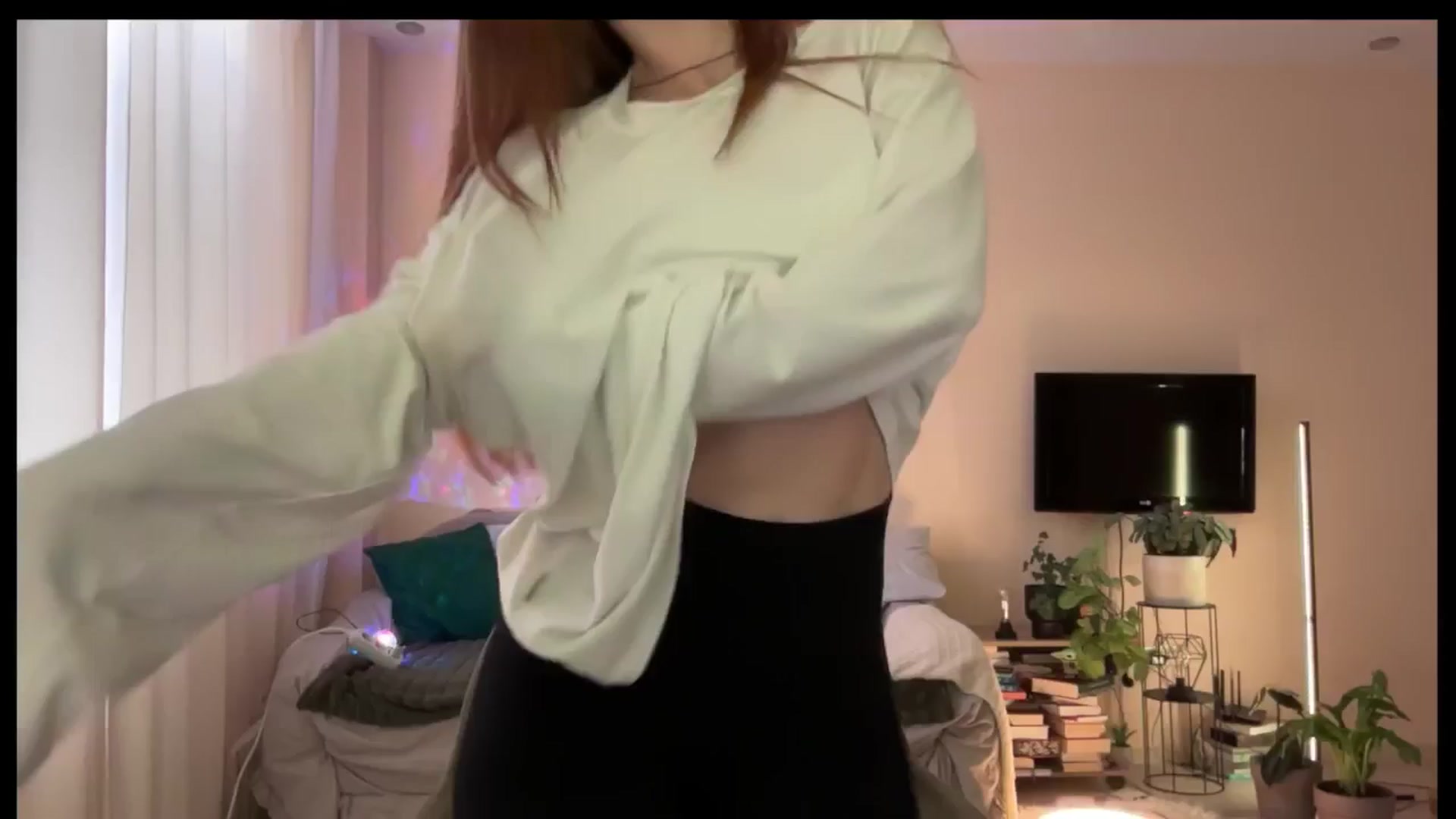 Gallery image thumbnail from LovelyBvnny's myfreecams stream on, 05/18/2025, 15:48 image 12 of 20