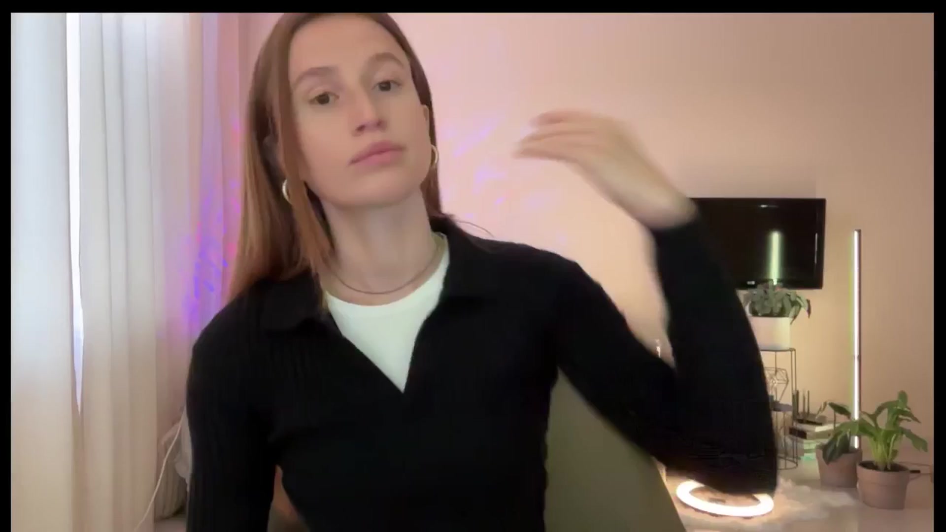 Gallery image thumbnail from LovelyBvnny's myfreecams stream on, 05/18/2025, 15:48 image 17 of 20