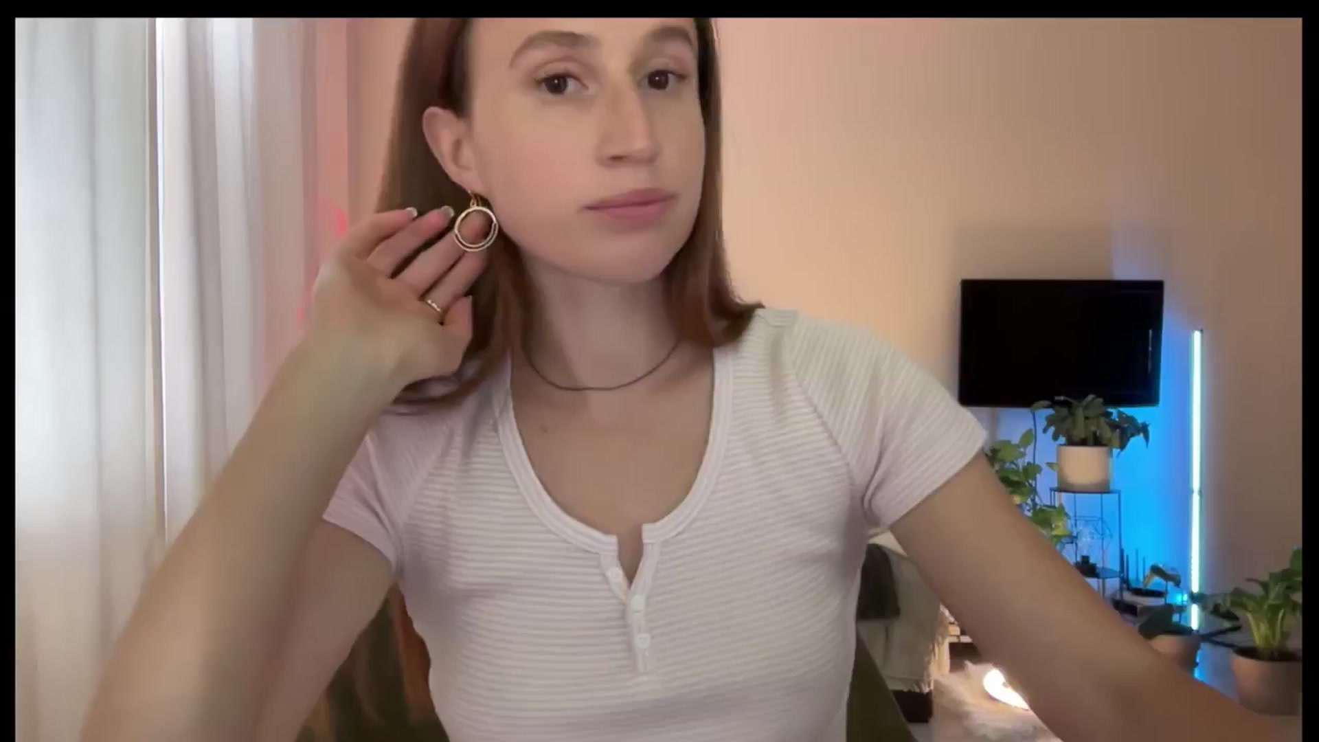 Gallery image thumbnail from LovelyBvnny's myfreecams stream on, 05/28/2025, 16:30 image 17 of 20