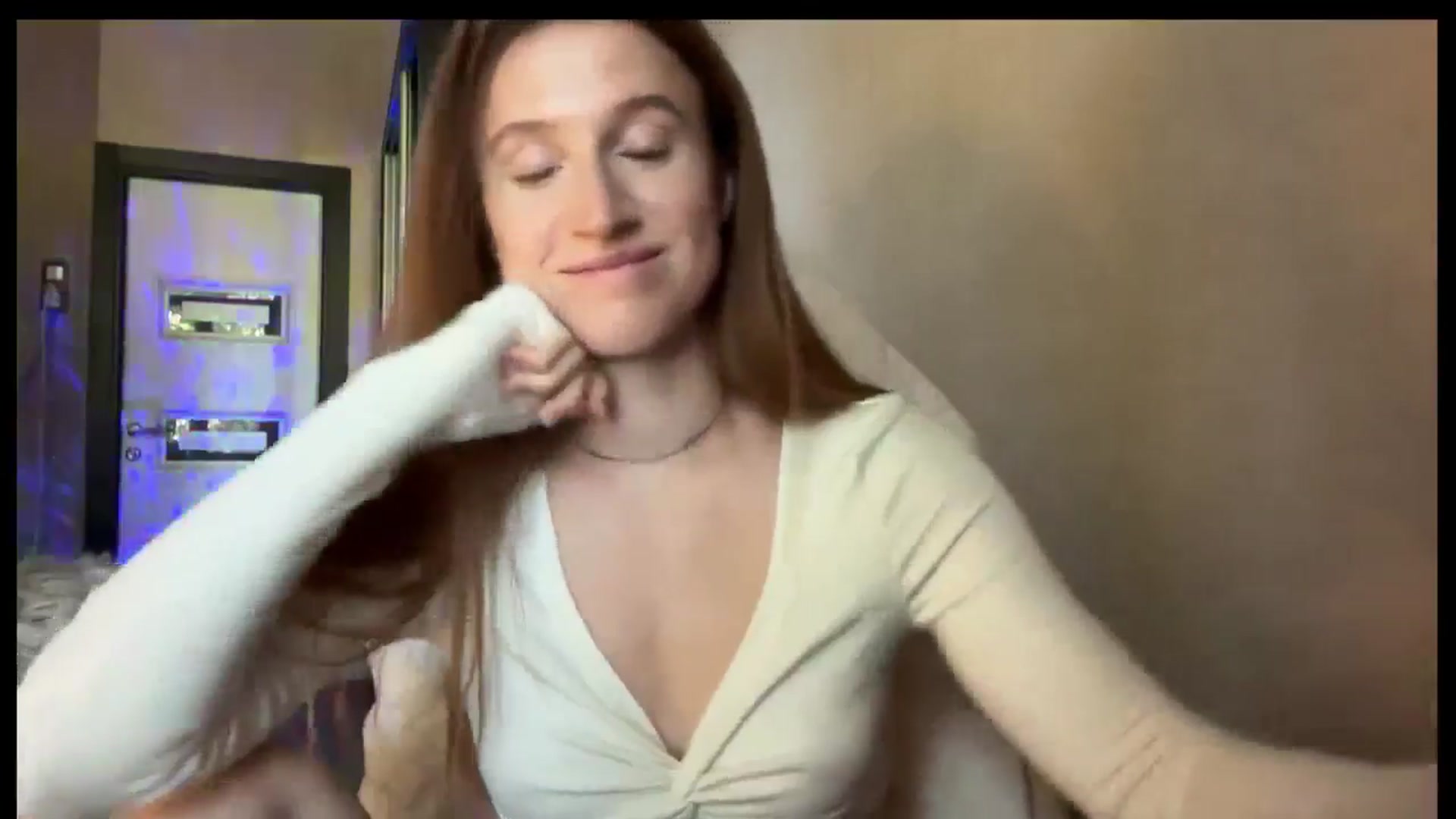 Gallery image thumbnail from LovelyBvnny's myfreecams stream on, 08/10/2025, 14:05 image 19 of 20