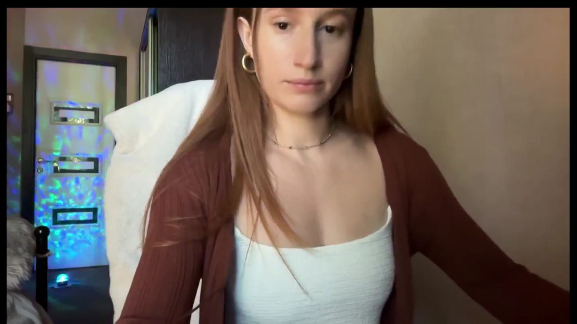 Gallery image thumbnail from LovelyBvnny's myfreecams stream on, 08/11/2025, 14:15 image 6 of 20