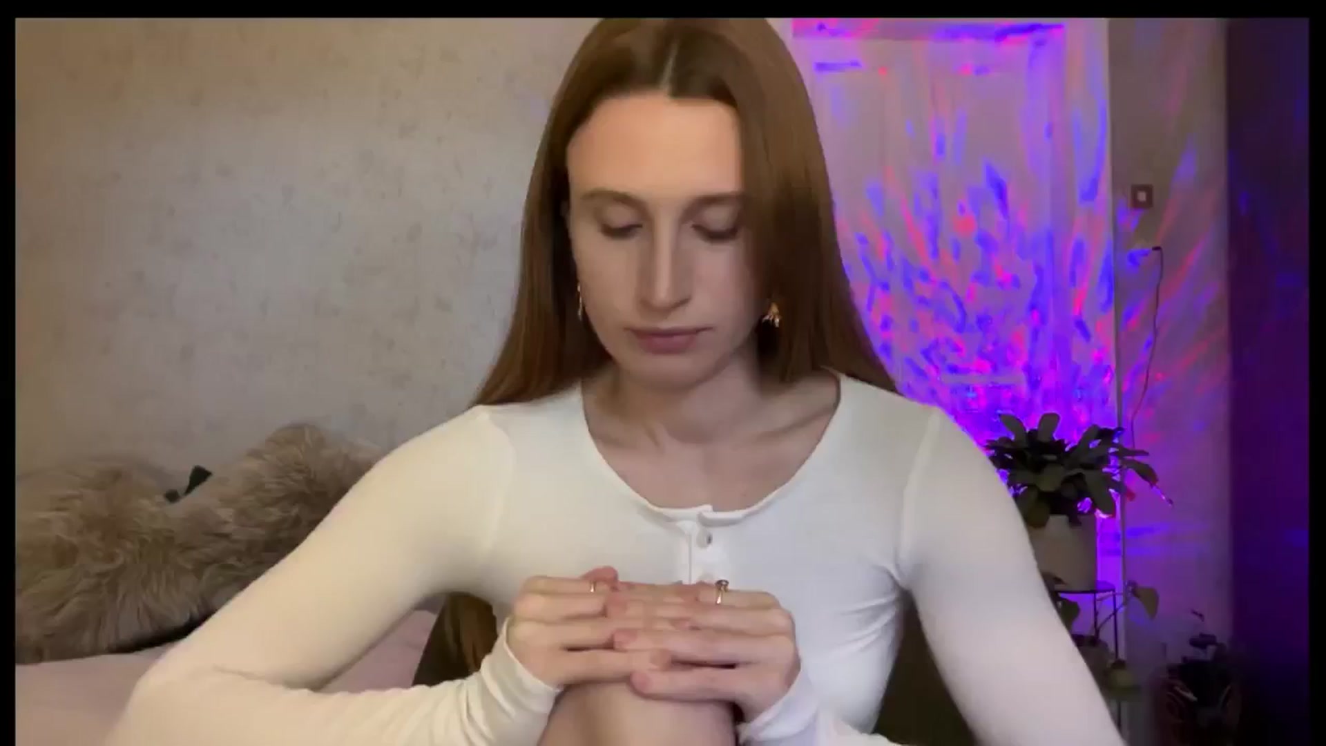 Gallery image thumbnail from LovelyBvnny's myfreecams stream on, 09/19/2025, 15:53 image 12 of 20