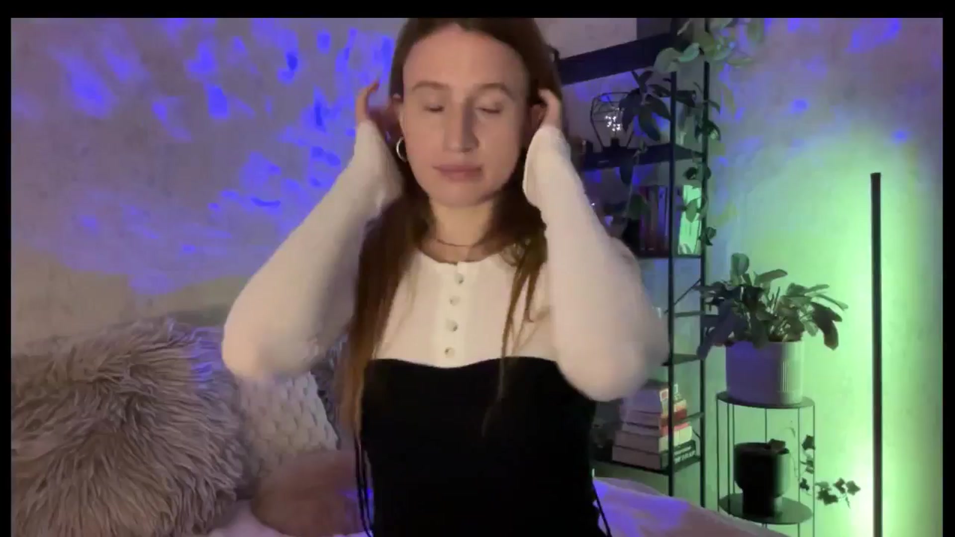Gallery image thumbnail from LovelyBvnny's myfreecams stream on, 10/28/2025, 15:21 image 19 of 20