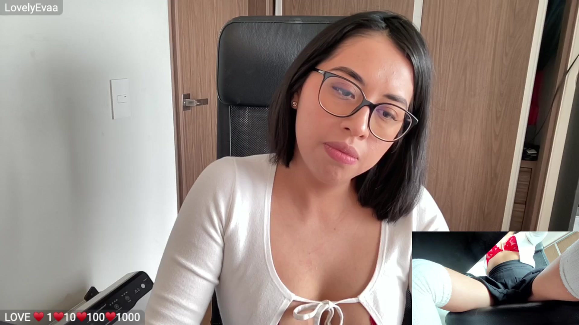 Gallery image thumbnail from LovelyEvaa's myfreecams stream on, 06/24/2024, 19:12 image 6 of 20