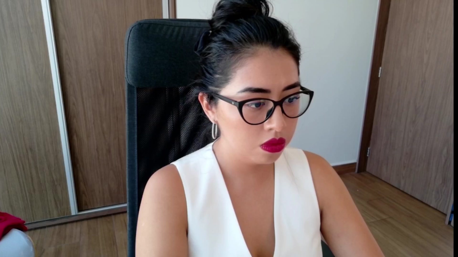 Gallery image thumbnail from LovelyEvaa's myfreecams stream on, 02/10/2026, 19:51 image 4 of 20