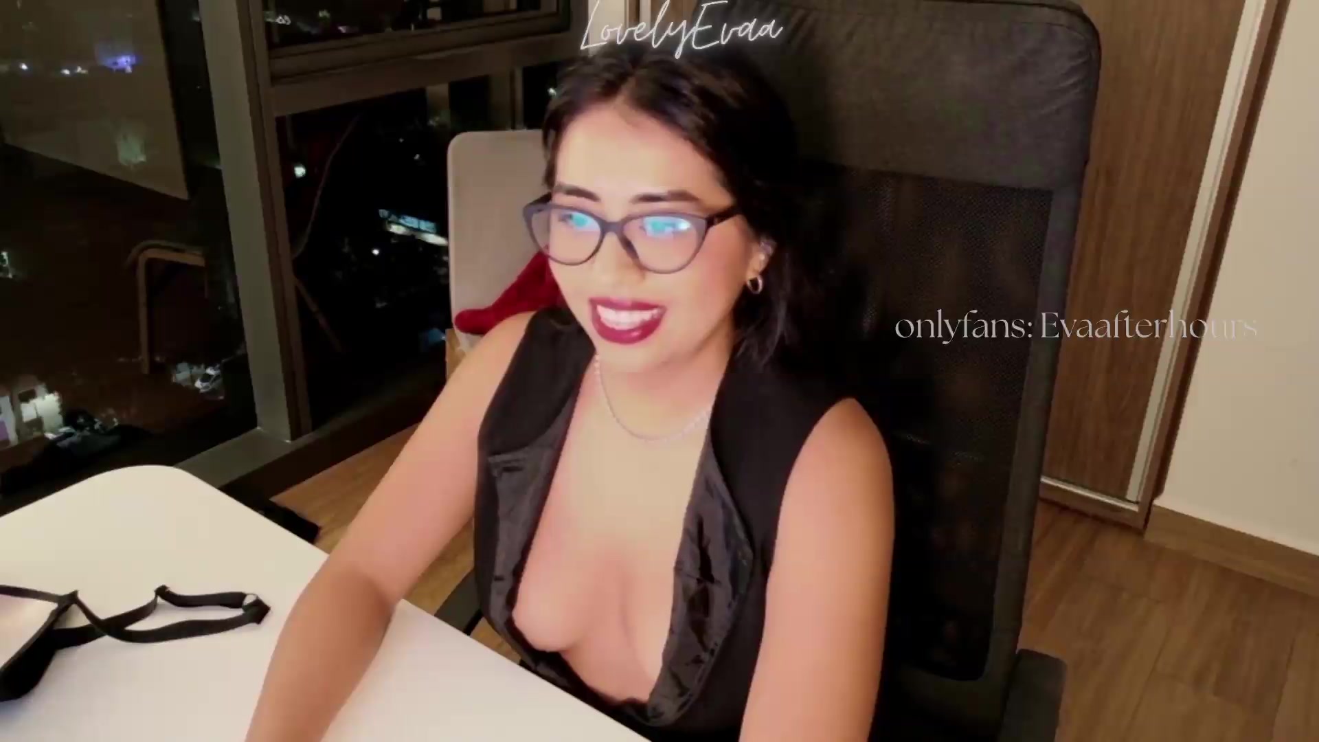 Gallery image thumbnail from LovelyEvaa's myfreecams stream on, 05/15/2026, 02:28 image 16 of 20