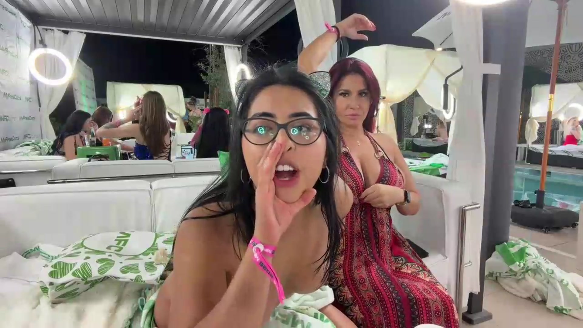 Gallery image thumbnail from LovelyEvaa's myfreecams stream on, 05/19/2026, 05:35 image 18 of 20