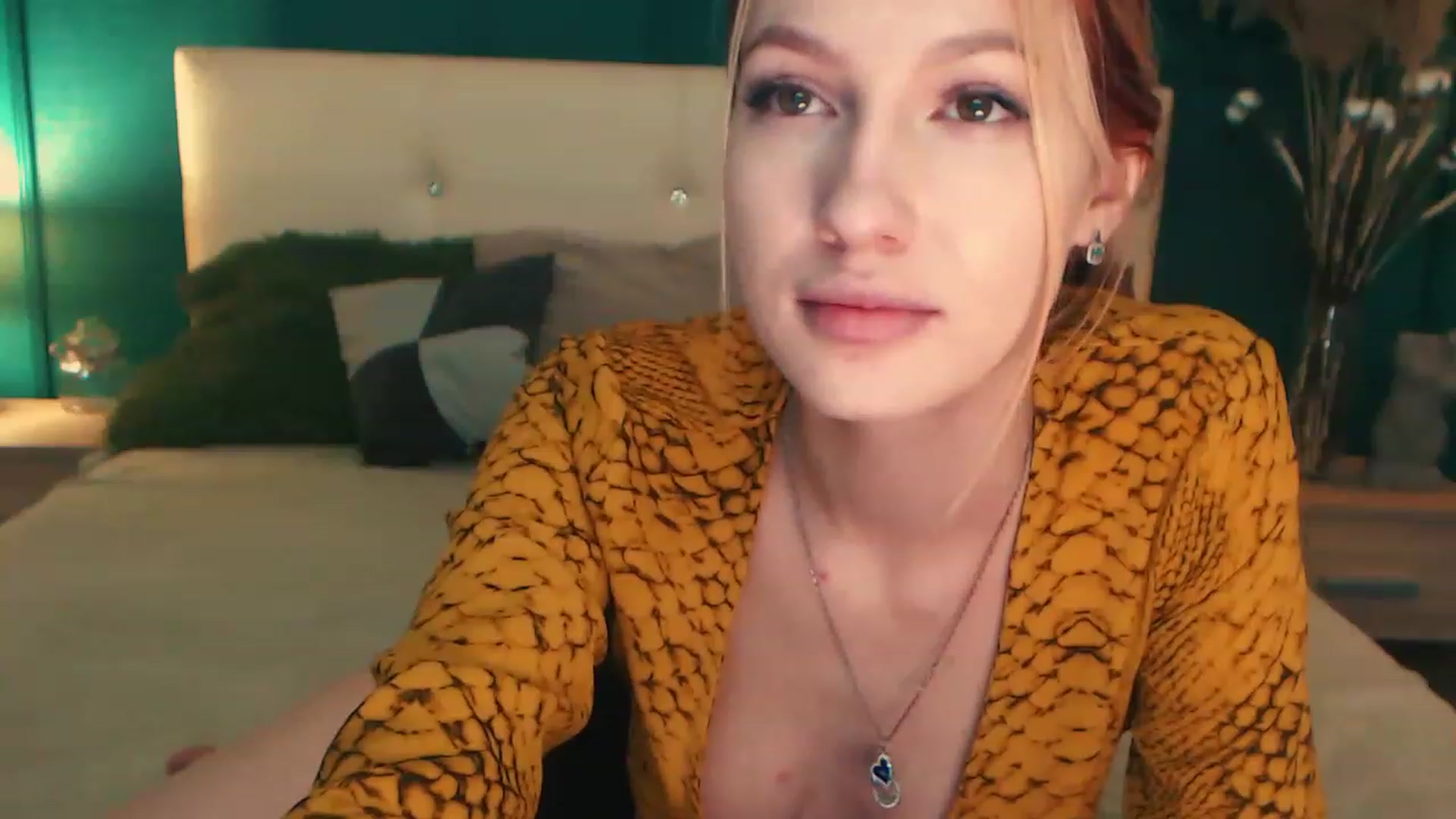 Gallery image thumbnail from LovelyGin's myfreecams stream on, 04/06/2023, 14:50 image 12 of 20
