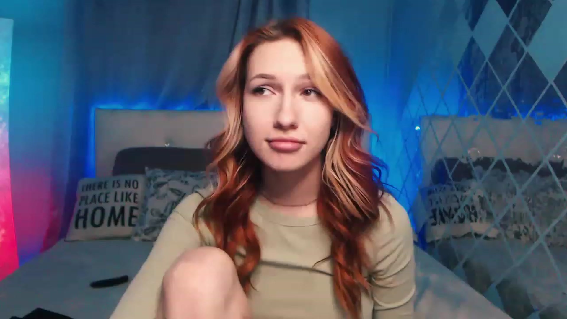 Gallery image thumbnail from LovelyGin's myfreecams stream on, 04/25/2023, 19:18 image 8 of 20