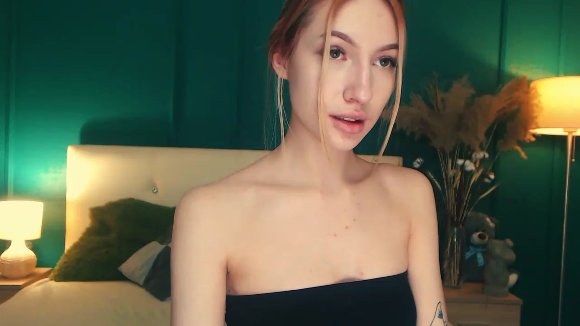 Gallery image thumbnail from LovelyGin's myfreecams stream on, 05/08/2023, 13:40 image 9 of 20