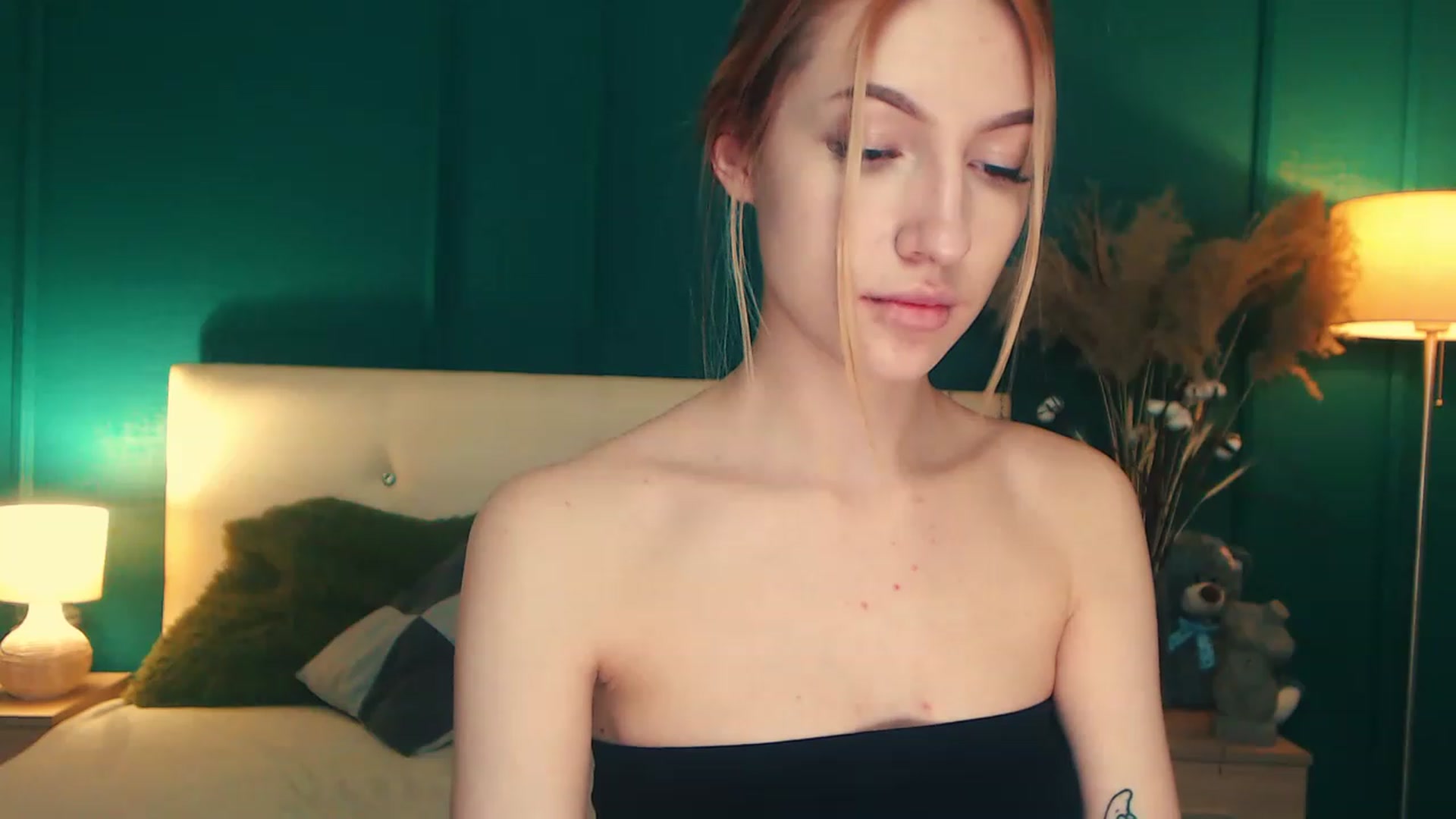 Gallery image thumbnail from LovelyGin's myfreecams stream on, 05/08/2023, 13:40 image 10 of 20