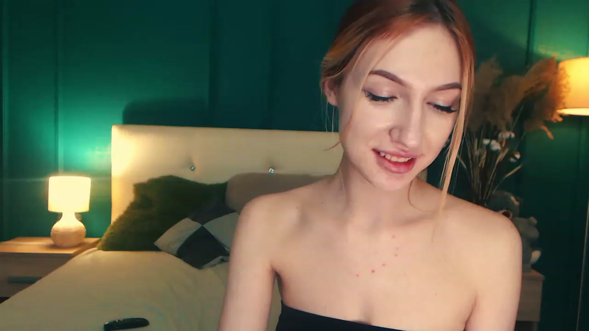 Gallery image thumbnail from LovelyGin's myfreecams stream on, 05/08/2023, 18:01 image 12 of 20