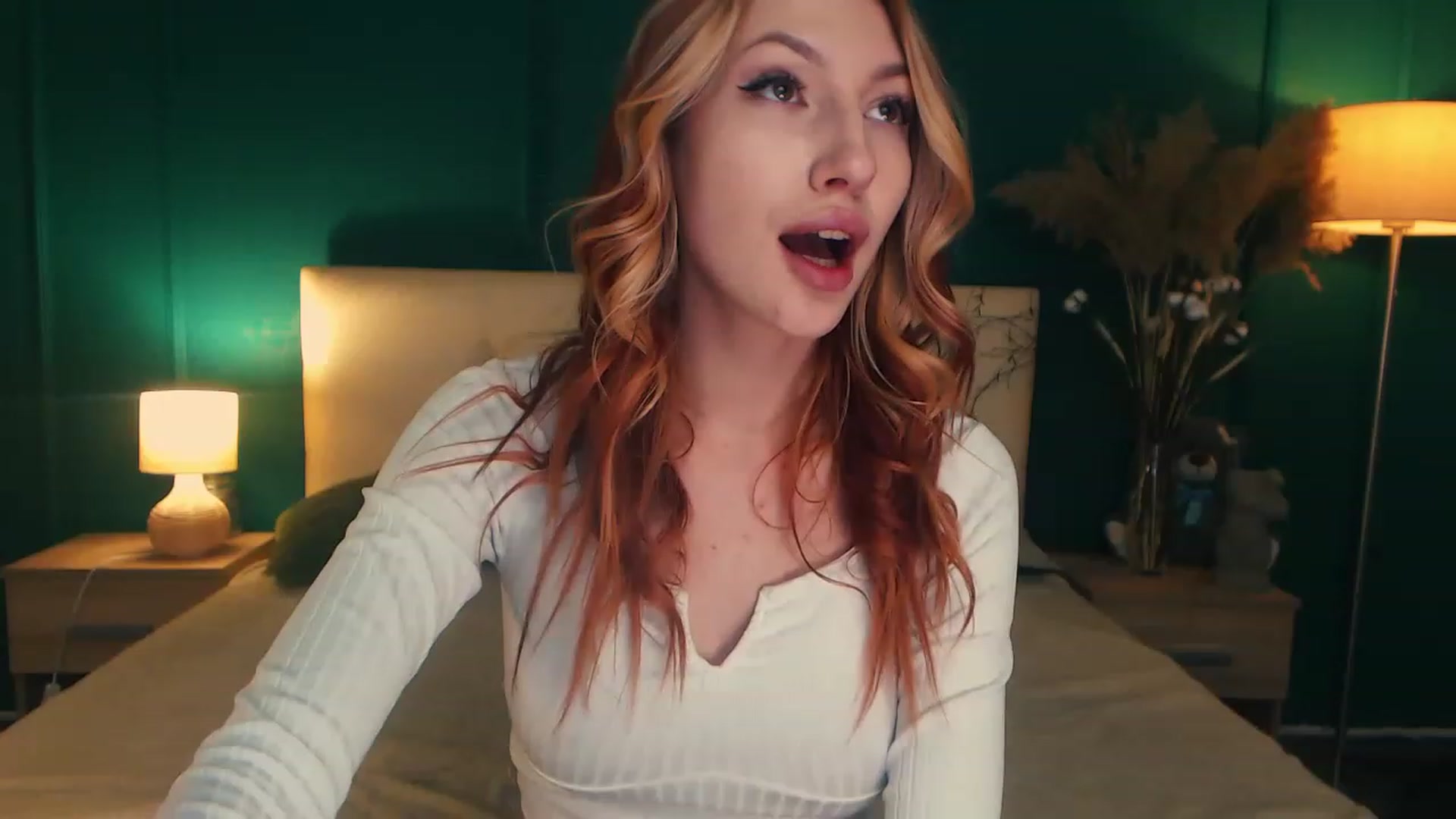 Gallery image thumbnail from LovelyGin's myfreecams stream on, 05/16/2023, 17:09 image 15 of 20