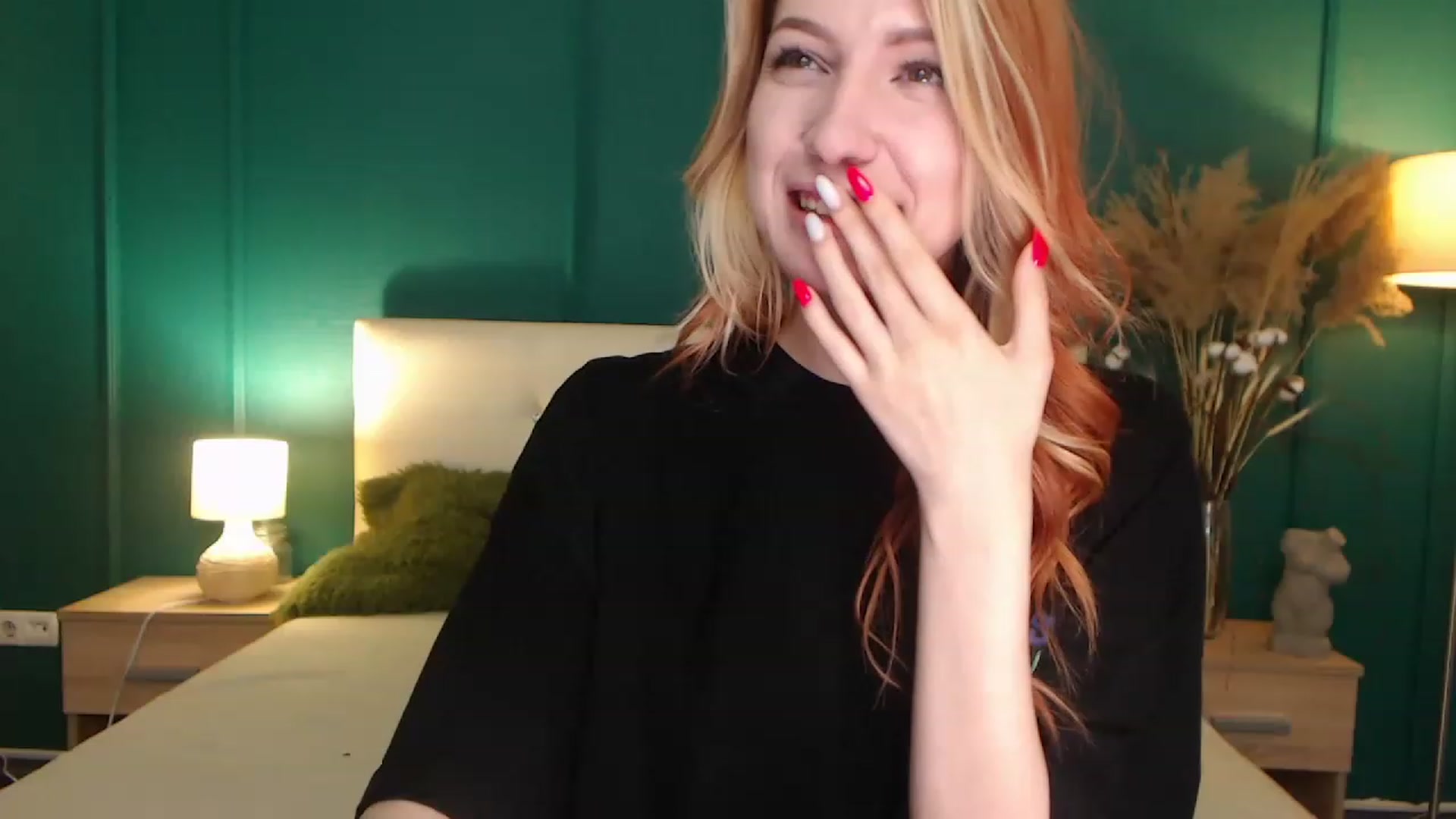 Gallery image thumbnail from LovelyGin's myfreecams stream on, 05/26/2023, 18:56 image 15 of 20