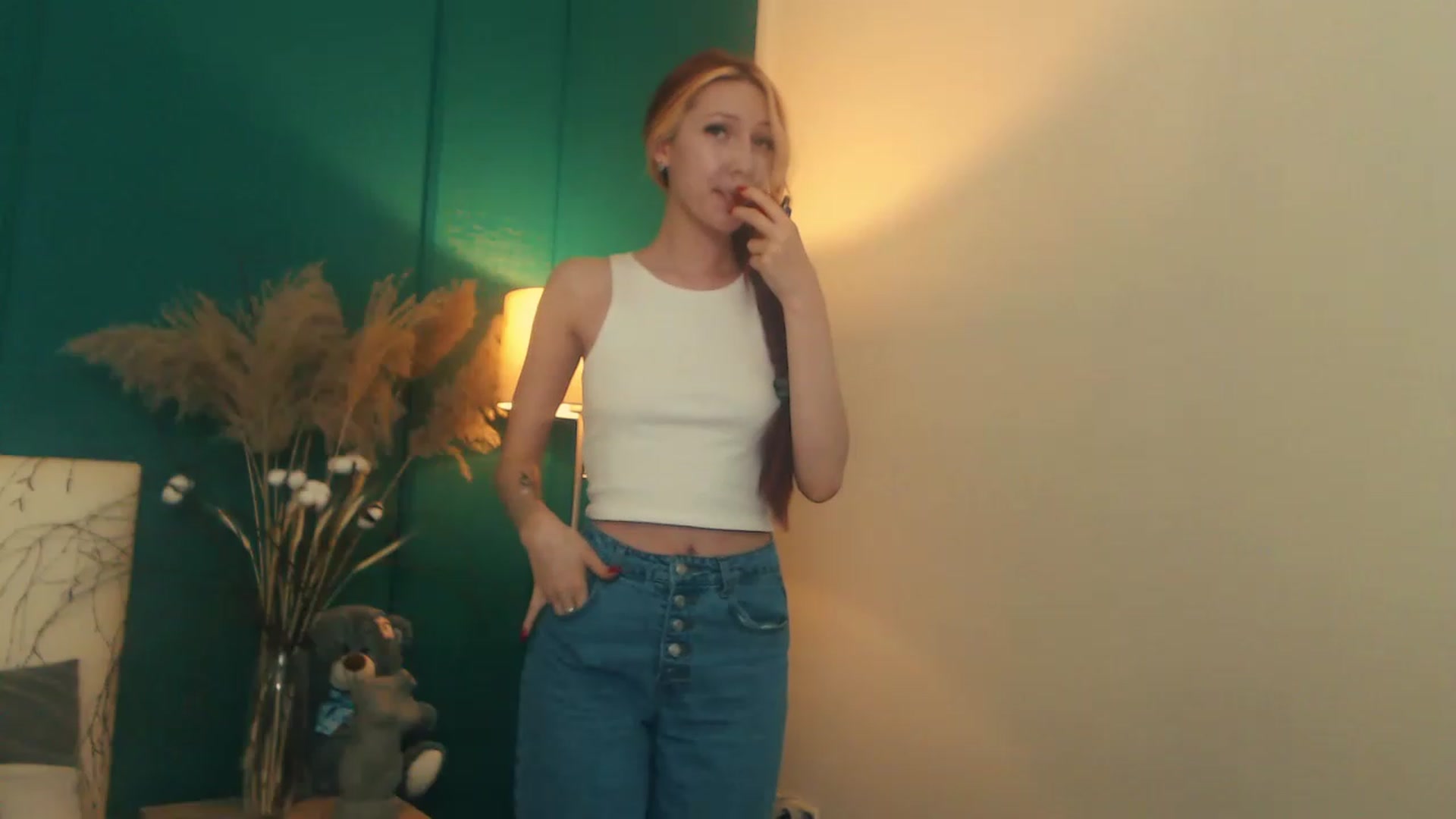 Gallery image thumbnail from LovelyGin's myfreecams stream on, 06/14/2023, 17:19 image 17 of 20