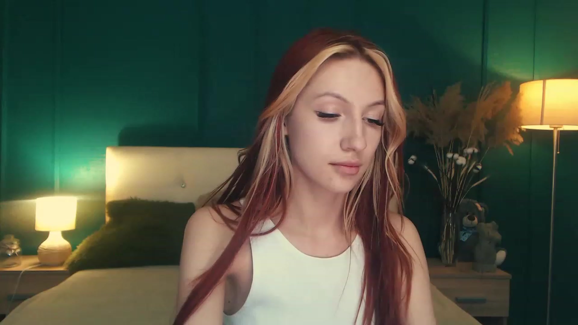 Gallery image thumbnail from LovelyGin's myfreecams stream on, 06/14/2023, 17:19 image 18 of 20
