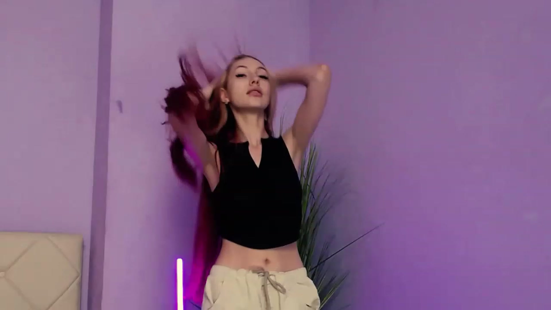 Gallery image thumbnail from LovelyGin's myfreecams stream on, 06/15/2023, 17:03 image 14 of 20