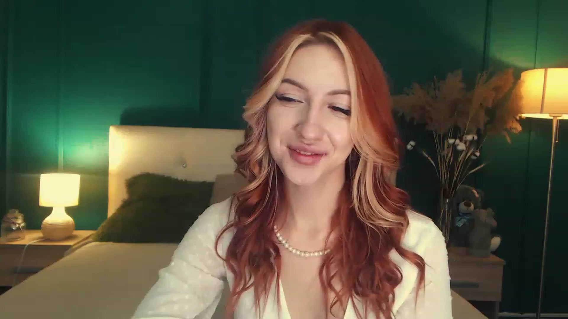 Gallery image thumbnail from LovelyGin's myfreecams stream on, 06/19/2023, 14:19 image 17 of 20