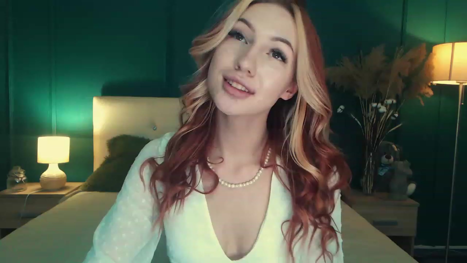 Gallery image thumbnail from LovelyGin's myfreecams stream on, 06/19/2023, 14:19 image 1 of 20