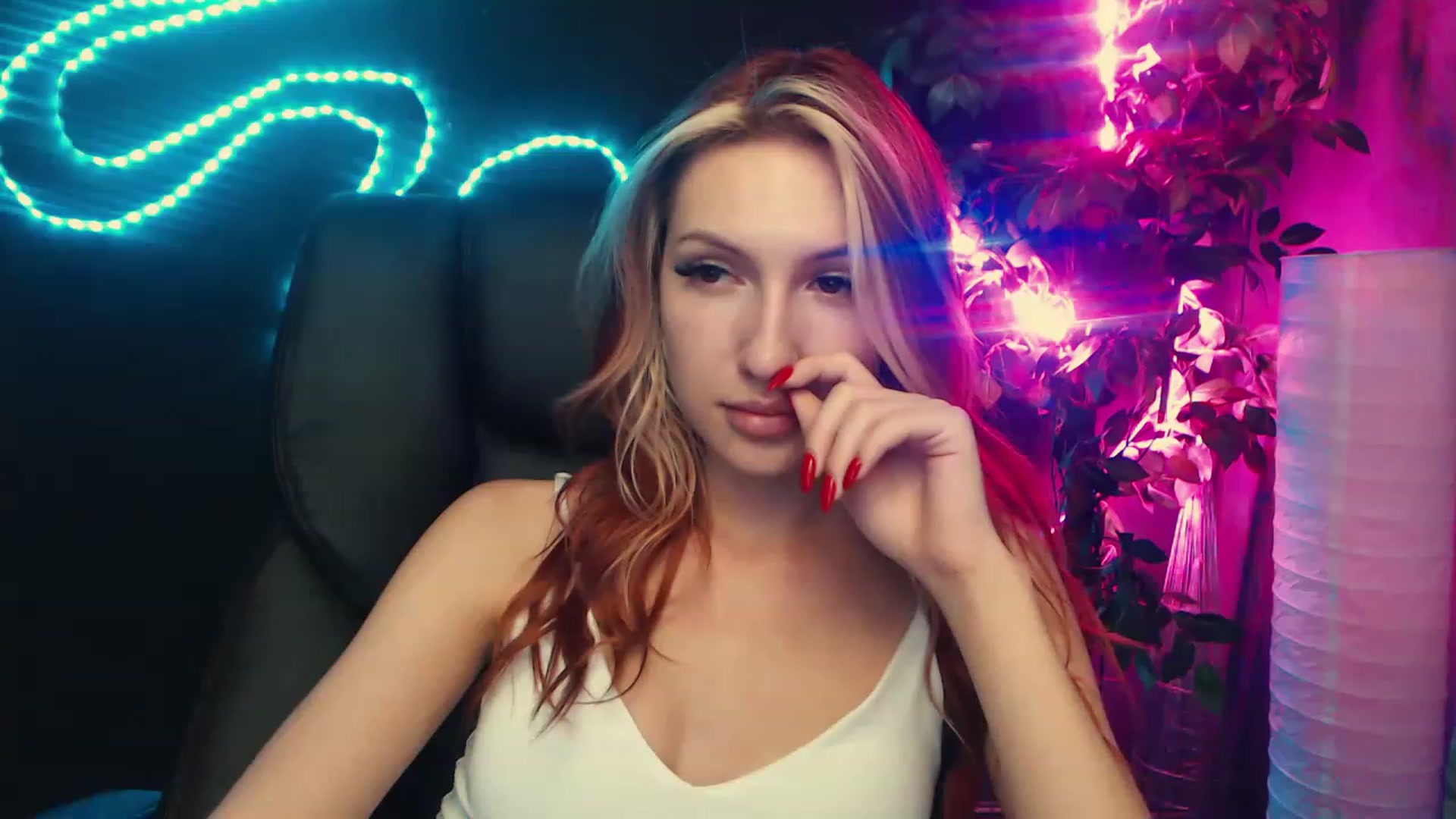 Gallery image thumbnail from LovelyGin's myfreecams stream on, 06/20/2023, 13:33 image 15 of 20