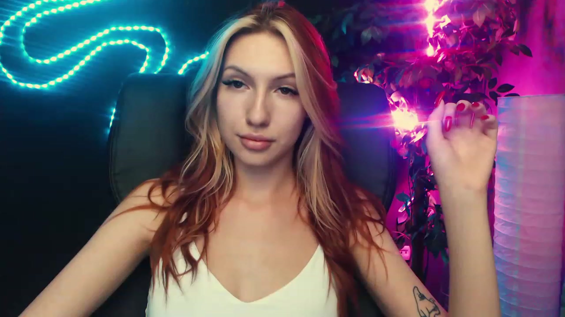 Gallery image thumbnail from LovelyGin's myfreecams stream on, 06/20/2023, 13:33 image 3 of 20