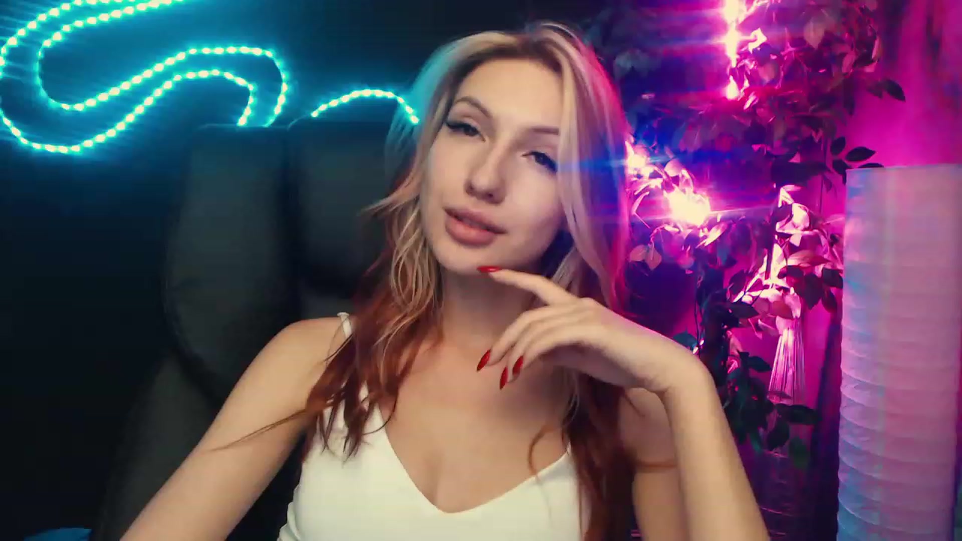 Gallery image thumbnail from LovelyGin's myfreecams stream on, 06/20/2023, 13:33 image 14 of 20