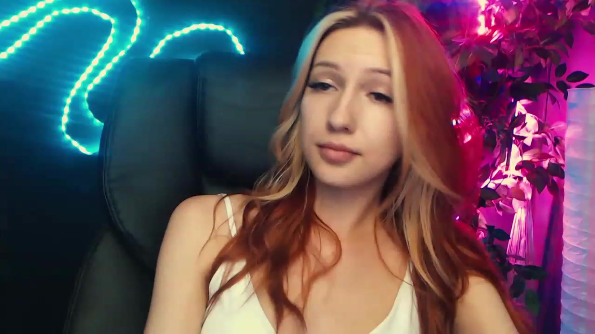 Gallery image thumbnail from LovelyGin's myfreecams stream on, 06/20/2023, 16:44 image 18 of 20